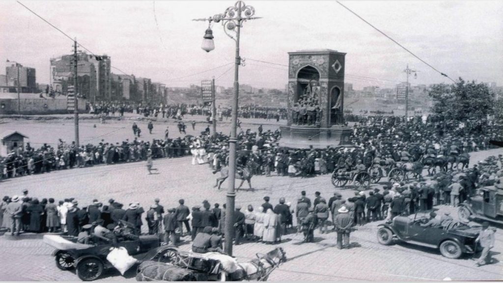 Taksim Cumhuriyet Anıtı